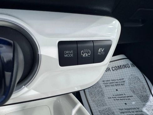 Used 2017 Toyota Prius Prime Premium image 27