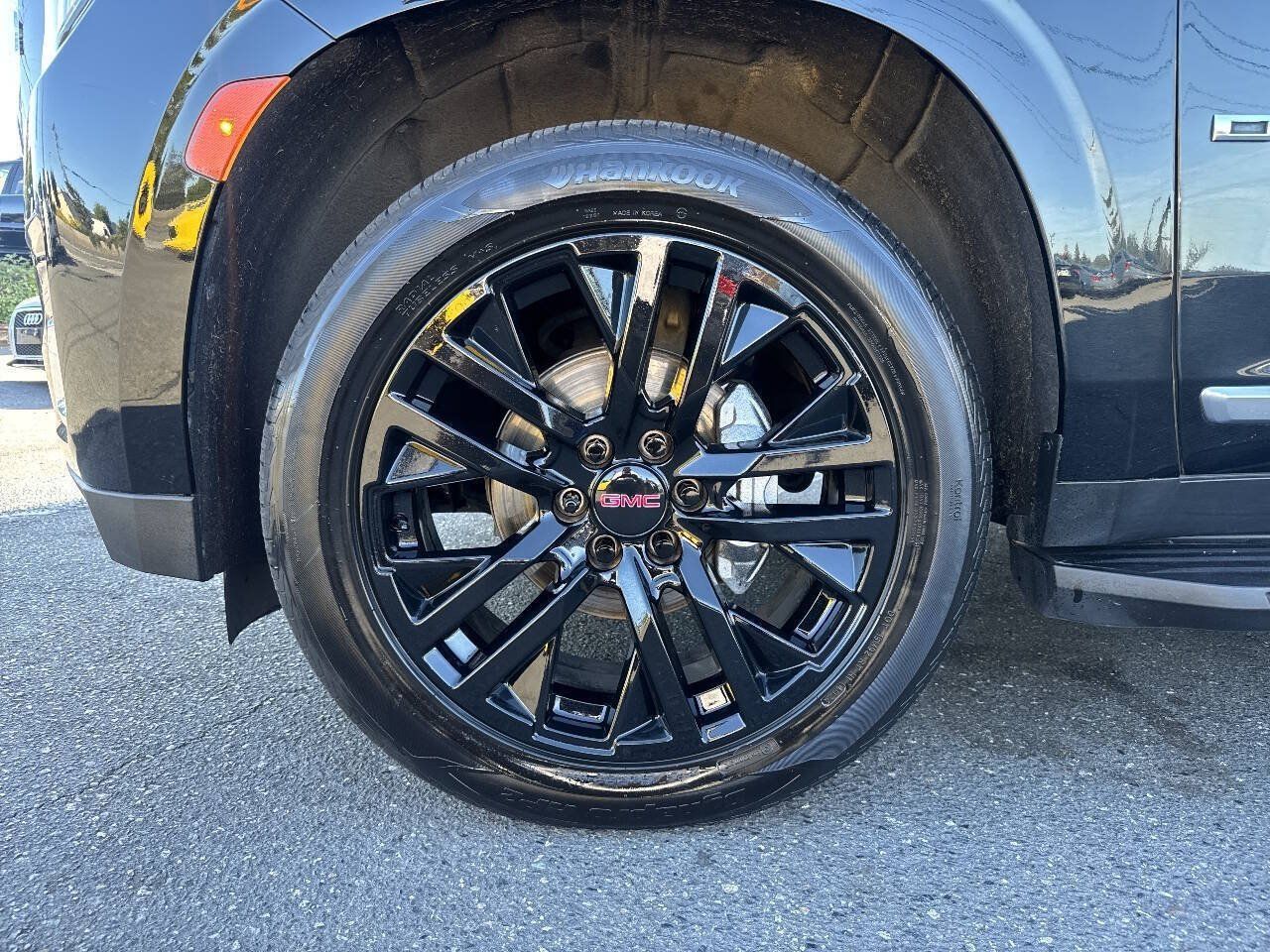 Used 2021 GMC Yukon Denali AWD/4WD image 2
