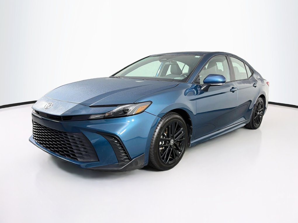 Used 2025 Toyota Camry SE FWD image 3
