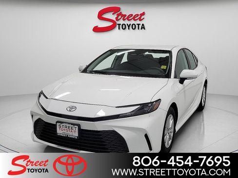 Certified 2025 Toyota Camry LE image 1