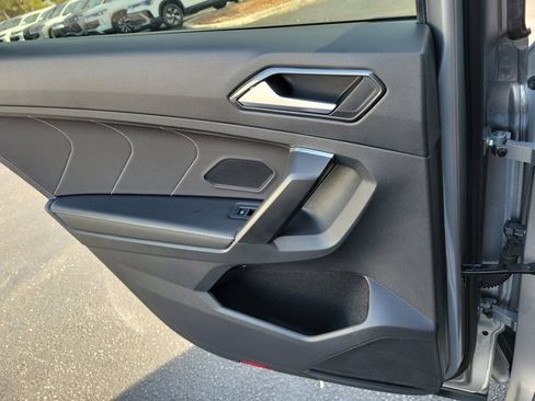 Certified 2023 Volkswagen Tiguan SE R-Line image 17