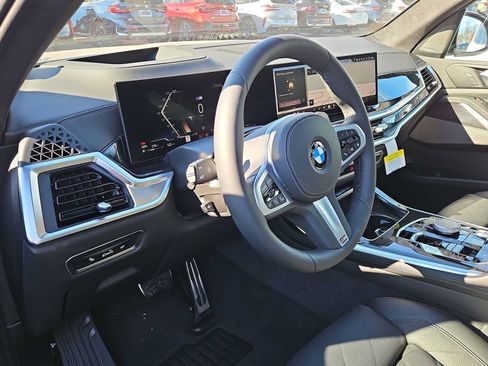 Used 2026 BMW X7 xDrive40i w/ M Sport Package AWD/4WD image 10