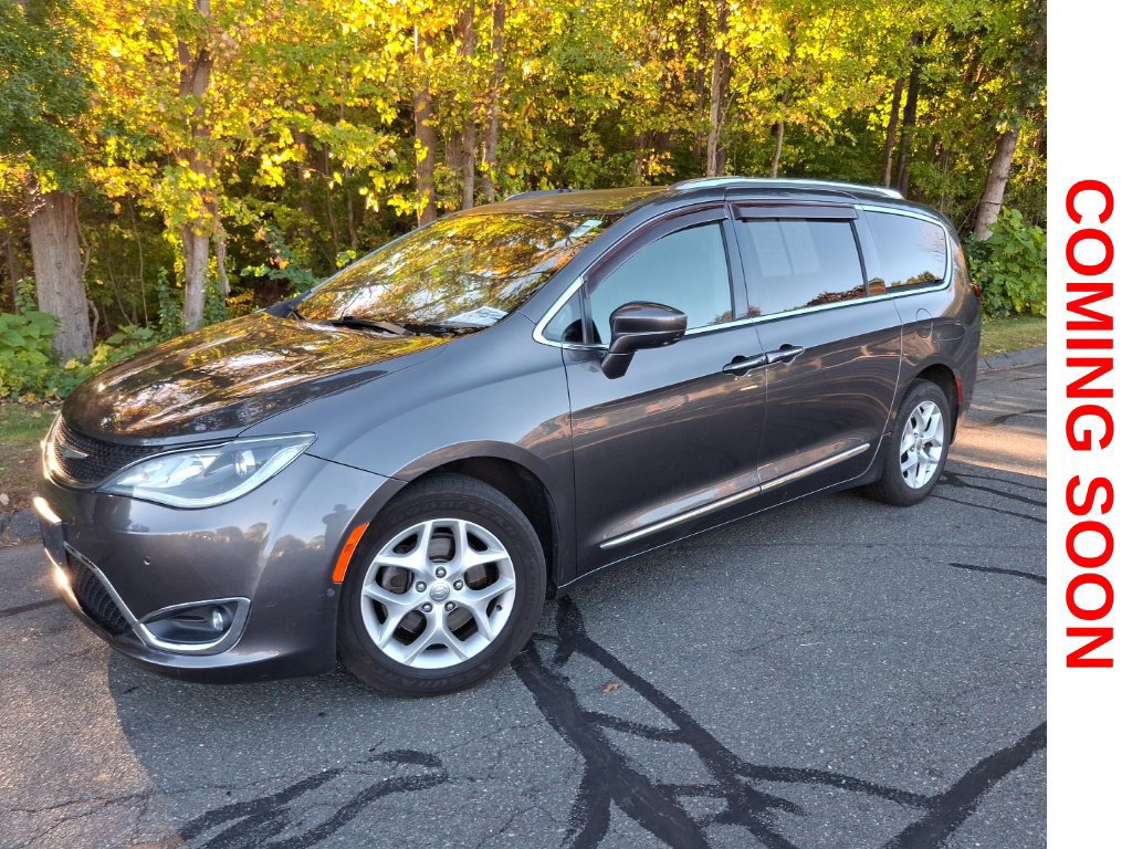 Used 2020 Chrysler Pacifica Touring-L FWD image 1
