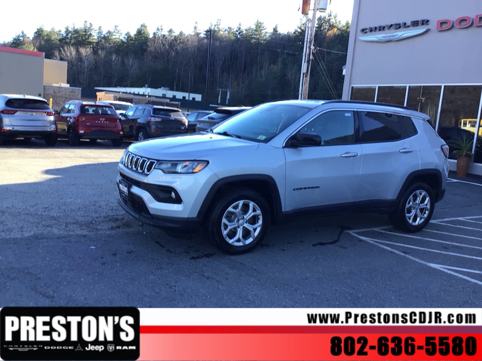 Used 2024 Jeep Compass Latitude AWD/4WD image 2