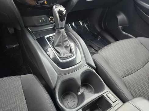 Used 2019 Nissan Rogue SV AWD/4WD image 32