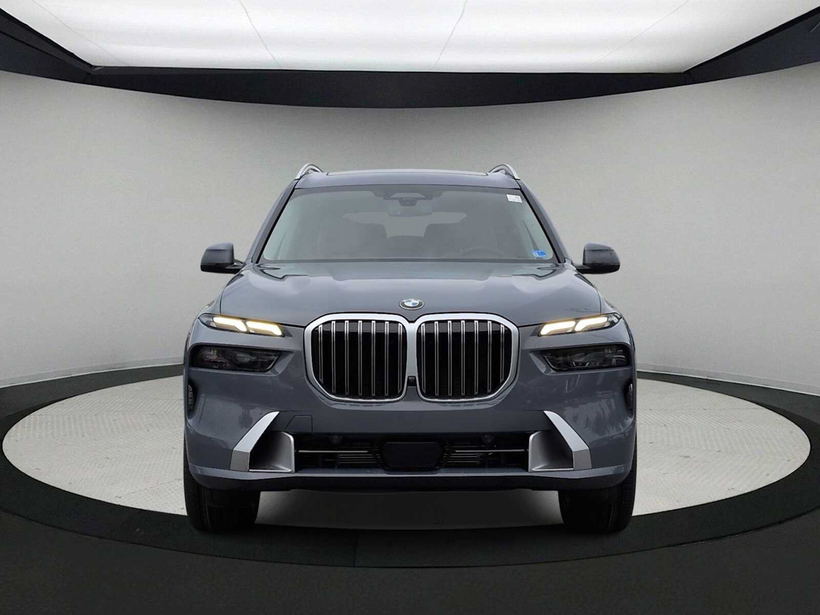 Used 2027 BMW X7 xDrive40i AWD/4WD image 3