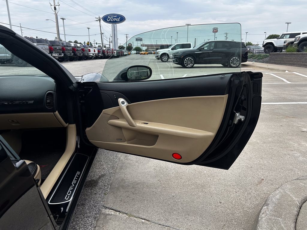 Used 2005 Chevrolet Corvette Convertible w/ Preferred Equipment Group RWD image 21