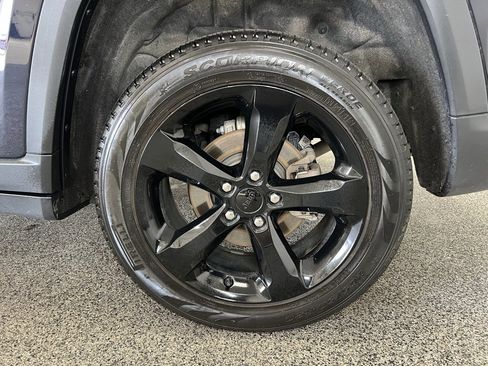 Used 2024 Jeep Grand Cherokee Limited w/ Black Appearance Package image 22