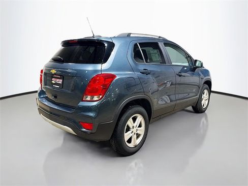 Used 2022 Chevrolet Trax LT w/ LT Convenience Package image 7