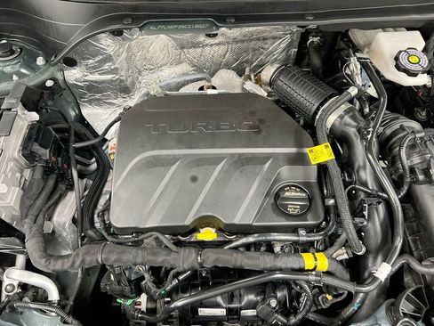 Used 2025 Chevrolet Trax LT w/ LT Convenience Package image 24