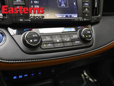 Used 2018 Toyota RAV4 SE AWD/4WD image 20