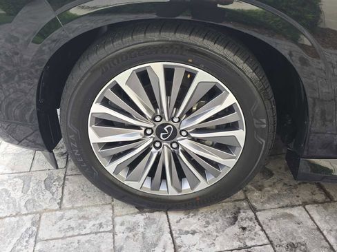 Certified 2025 INFINITI QX80 Sensory image 10