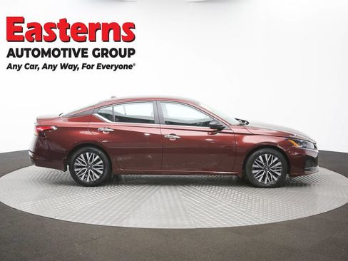 Used 2024 Nissan Altima 2.5 SV FWD image 43