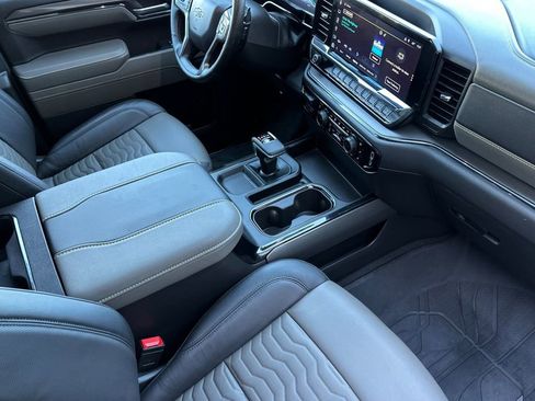 Used 2025 Chevrolet Silverado 1500 ZR2 w/ Technology Package image 15