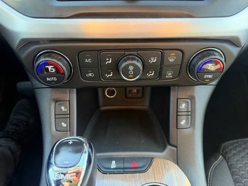 Used 2017 GMC Acadia SLE AWD/4WD image 19