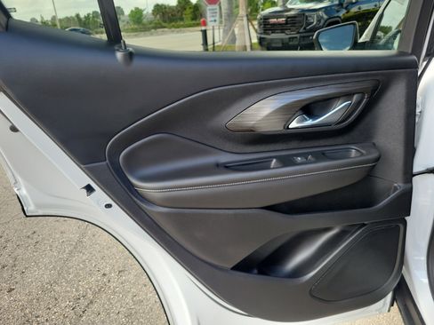 Used 2023 GMC Terrain SLE image 11