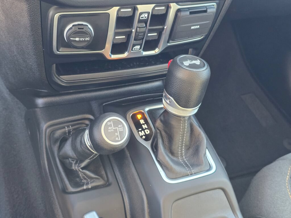 Used 2024 Jeep Wrangler Unlimited Sahara AWD/4WD image 34