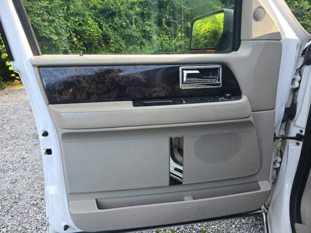 Used 2015 Lincoln Navigator 4WD image 23