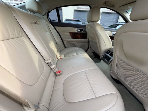 Used 2009 Jaguar XF Luxury image 12