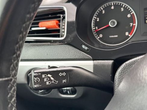 Used 2013 Volkswagen Jetta SE FWD image 26