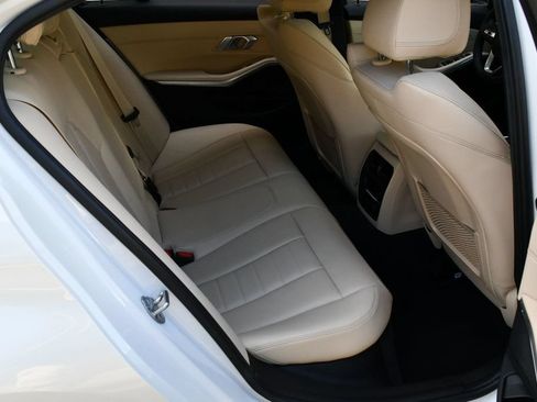 Used 2019 BMW 330i Sedan w/ Convenience Package RWD image 17