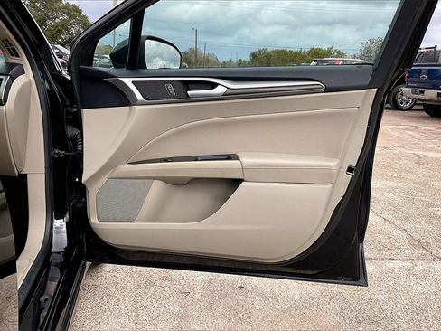 Used 2020 Ford Fusion SEL image 29