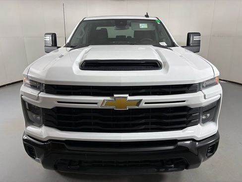 Used 2024 Chevrolet Silverado 2500 Custom w/ Custom Value Package AWD/4WD image 3