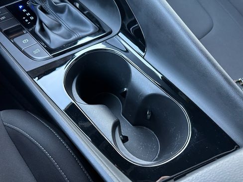 Used 2025 Hyundai Elantra SEL image 24