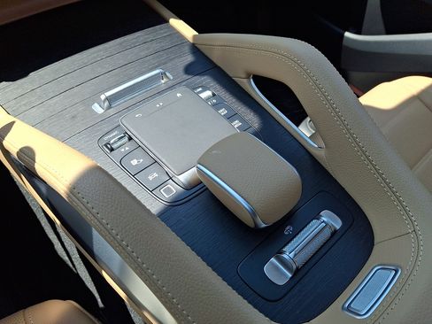 Certified 2026 Mercedes-Benz GLS 450 4MATIC image 17