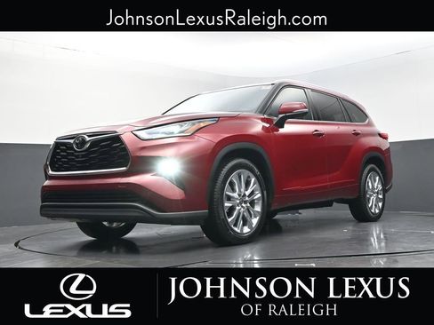 Used 2020 Toyota Highlander Limited FWD image 18