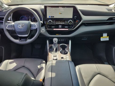 New 2026 Toyota Highlander Limited AWD/4WD image 13