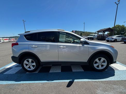 Used 2013 Toyota RAV4 XLE AWD/4WD image 6