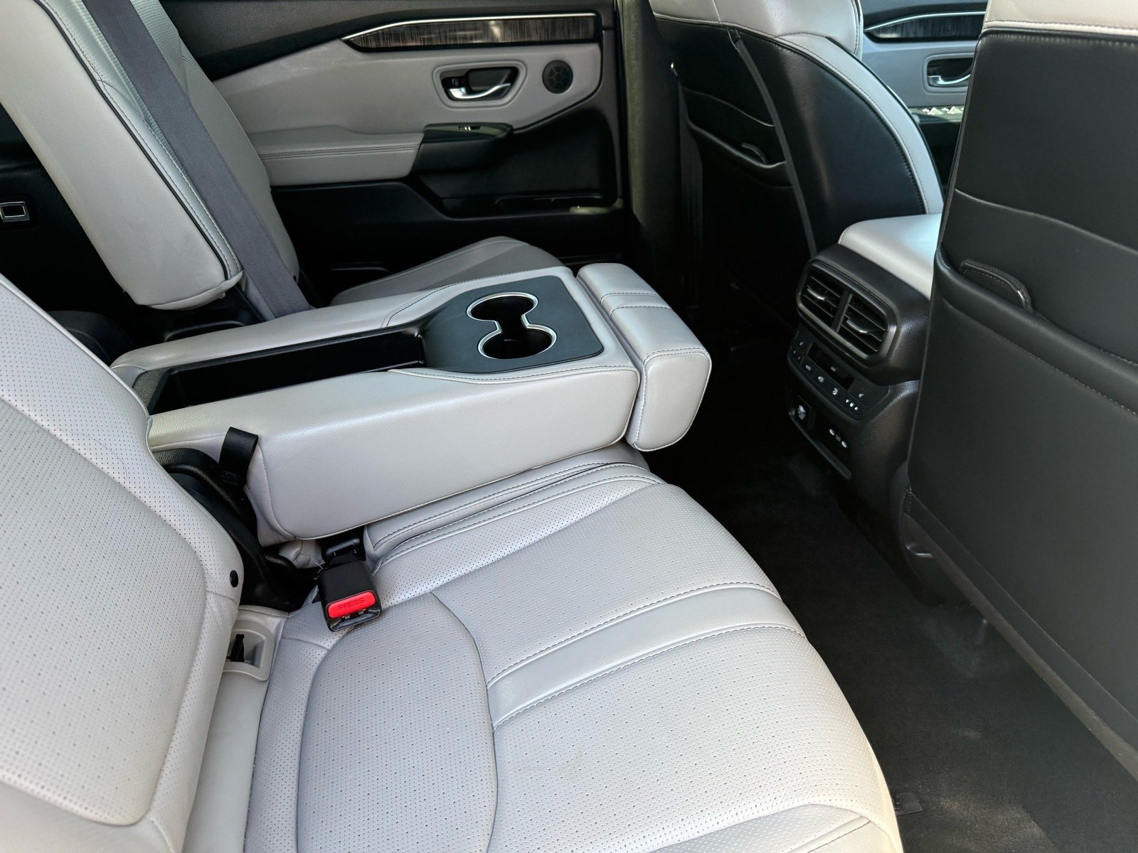 Used 2024 Honda Pilot Elite image 31
