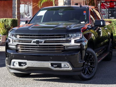 Used 2021 Chevrolet Silverado 1500 High Country w/ Technology Package image 4