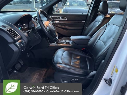 Used 2018 Ford Explorer Limited image 2