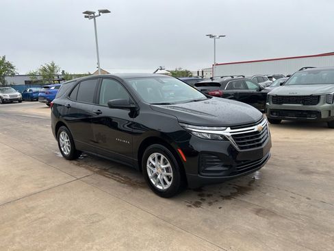 Used 2024 Chevrolet Equinox LS w/ LS Convenience Package AWD/4WD image 4