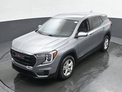 Used 2024 GMC Terrain SLE image 40