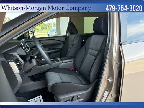 Used 2024 Nissan Rogue SV FWD image 9