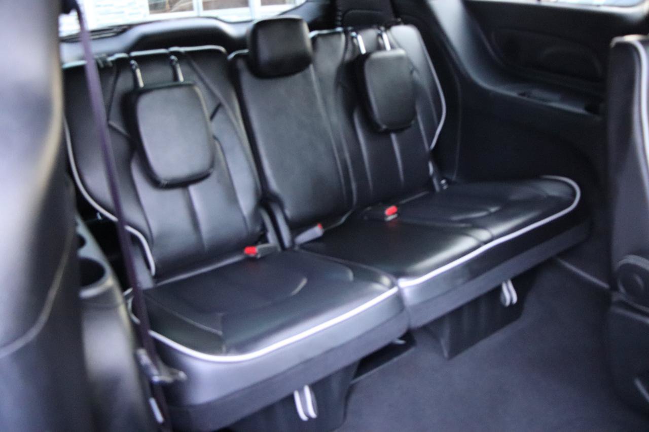Used 2025 Chrysler Pacifica Limited FWD image 14