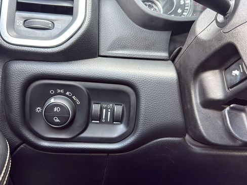 Used 2019 RAM 2500 Laramie AWD/4WD image 12