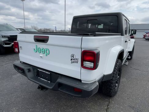Used 2022 Jeep Gladiator Willys image 9