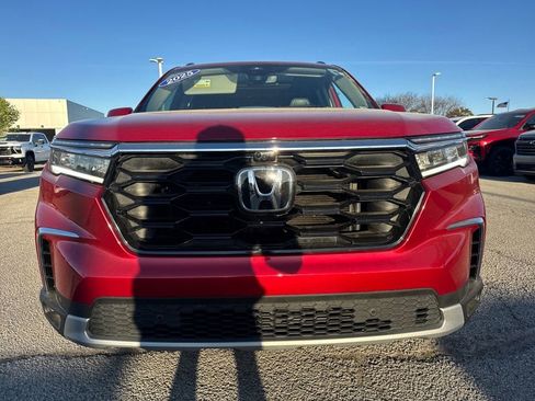 Used 2025 Honda Pilot Elite image 11