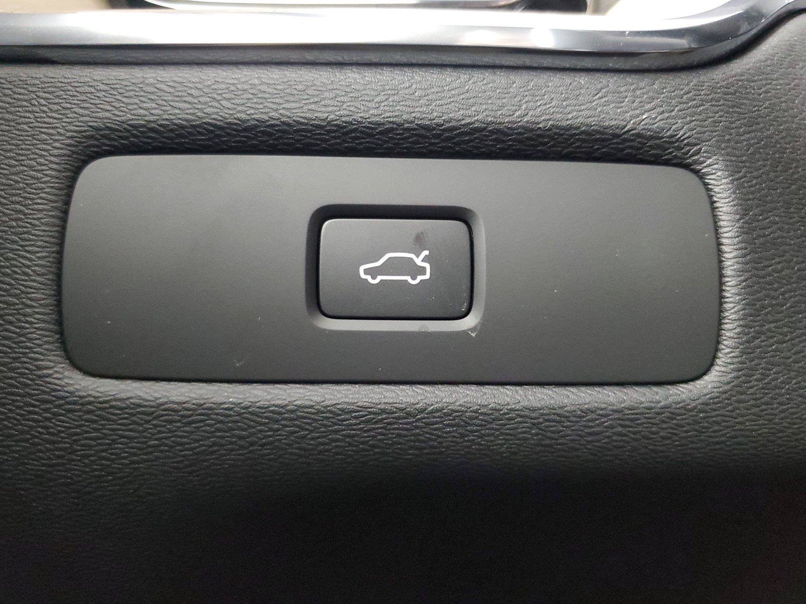 Used 2026 Volvo XC60 B5 Plus w/ Climate Package AWD/4WD image 35