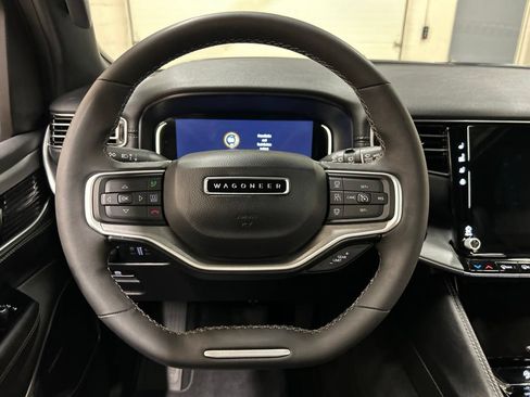 Used 2025 Jeep Wagoneer Series III w/ Premium Group I AWD/4WD image 19