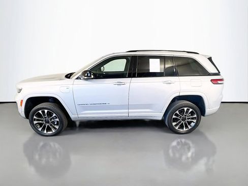 Used 2022 Jeep Grand Cherokee Overland w/ Luxury Tech Group IV AWD/4WD image 5