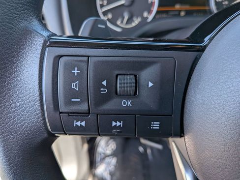 Used 2023 Nissan Rogue SV FWD image 18