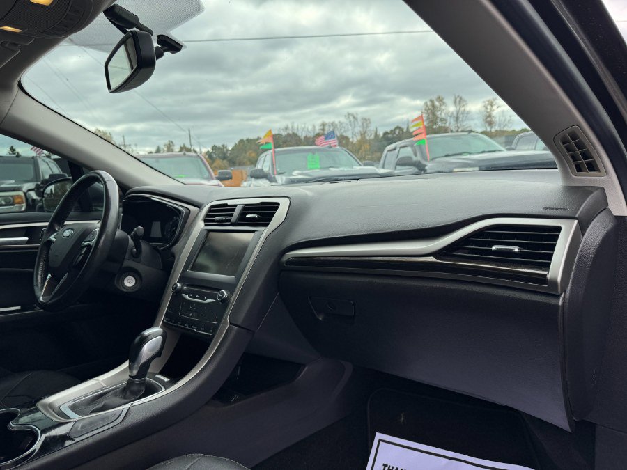 Used 2015 Ford Fusion SE w/ Equipment Group 202A FWD image 19