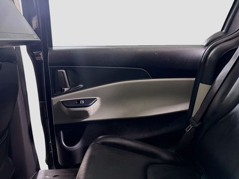 Used 2023 Kia Carnival LX FWD image 28