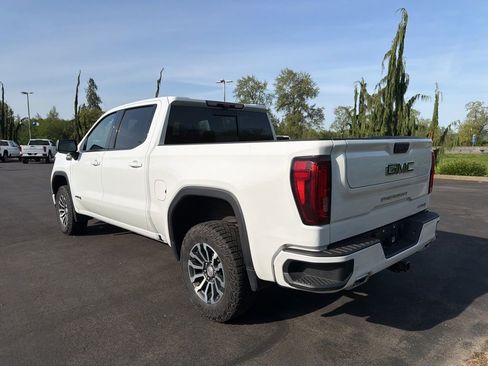 Used 2023 GMC Sierra 1500 AT4 w/ Technology Package AWD/4WD image 3