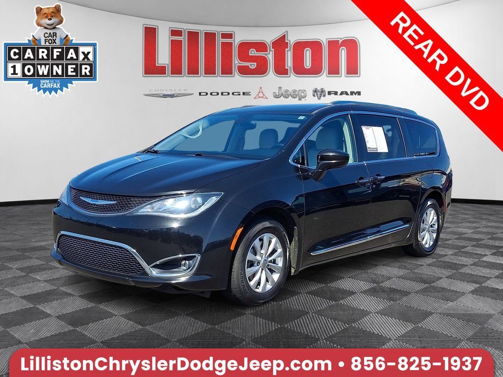Used 2018 Chrysler Pacifica Touring-L FWD image 1